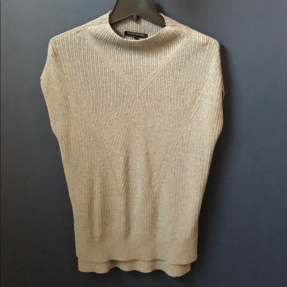 Banana Republic Sleeveless Sweater - Small